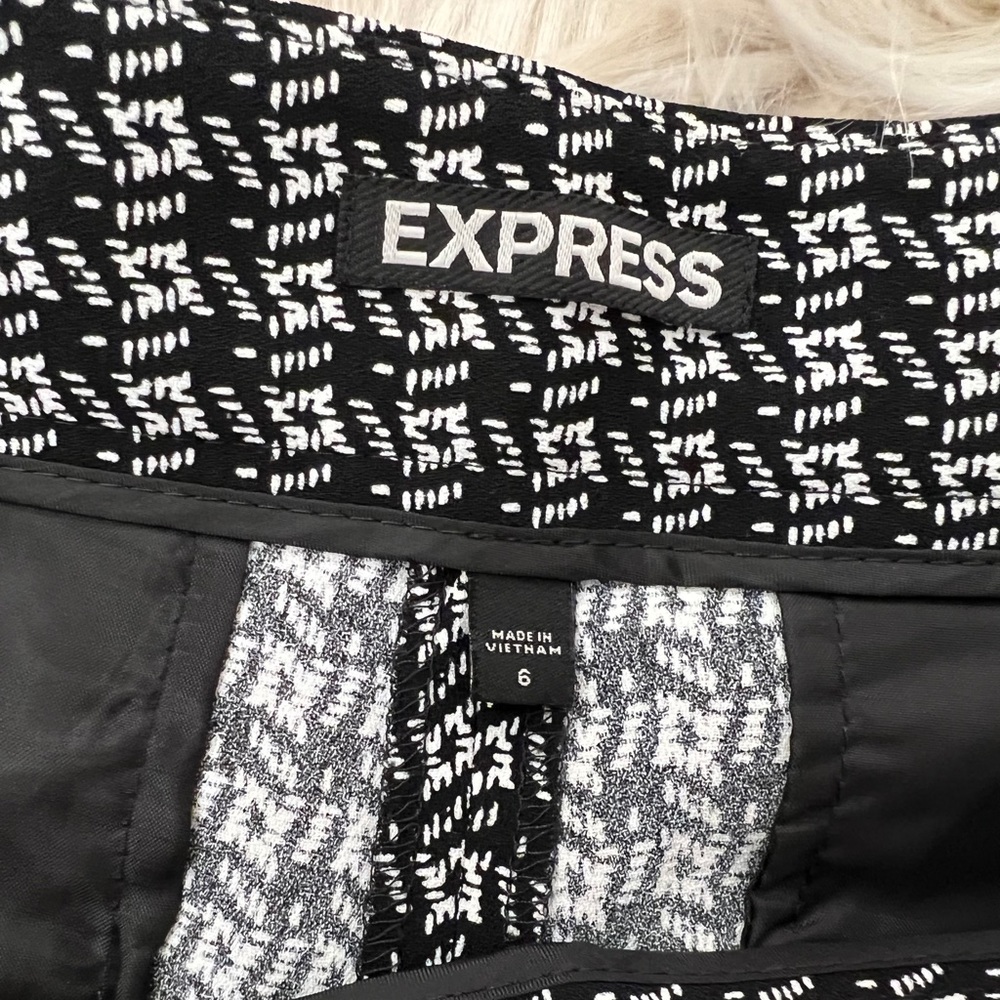 Really Cute Express Shorts - Picture 4 of 4